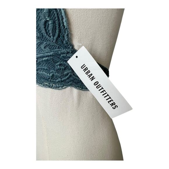Urban Outfitters NWT Lace Bralette Bra Comfy Lingerie Peekaboo Coquette Medium - Picture 4 of 6